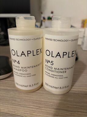 OLAPLEX No.4 & No.5 Bond Maintenance Shampoo and Conditioner Set